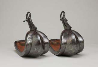 Stirrups with gourd design