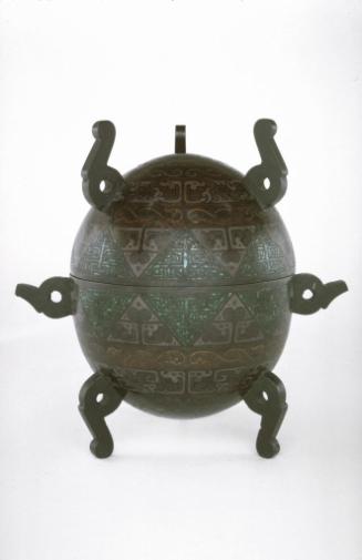 Covered vessel in the shape of ancient bronze dui