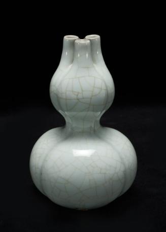 Twin-bodied double-gourd vase, one of a pair
