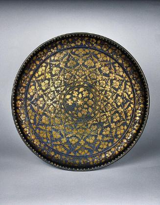 Plate with floral motif