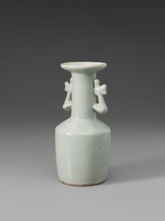 Vase with phoenix-shaped handles