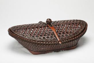 Boat-shaped food basket