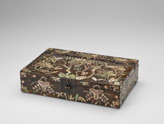 Box with grapevine motif