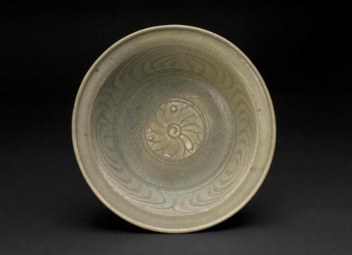 Large dish from the Nanyang shipwreck