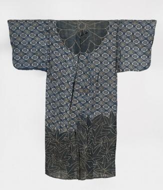 Kimono-shaped veil (kazuki) with large chrysanthemum crest