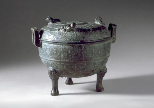 Ritual food vessel with cover (ding)