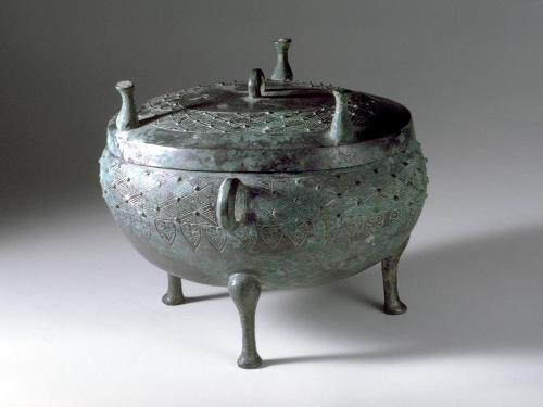 Ritual food vessel with cover (ding)