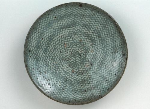 Dish with inlaid rope design