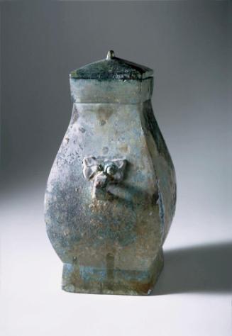 Ritual wine vessel (hu) with lid, one of a pair