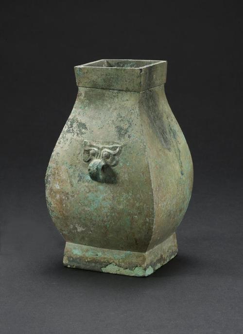 Ritual wine vessel (hu), one of a pair