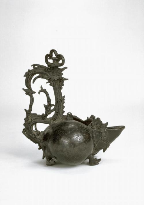 Animal-shaped water vessel