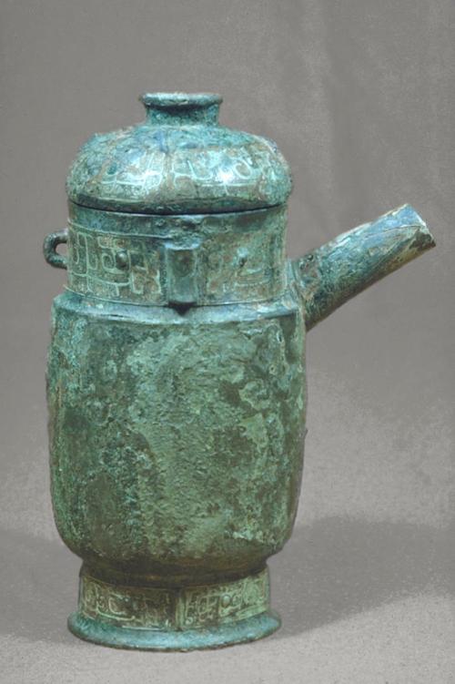 Ritual wine vessel with lid (he)