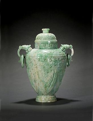 Vessel (hu) with lid, one of a pair