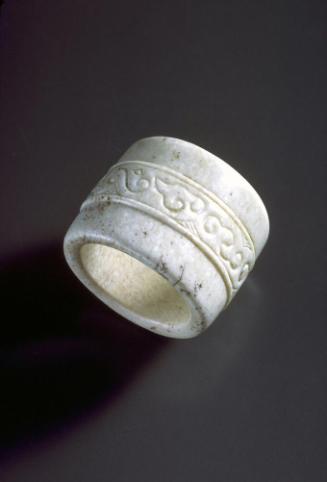 Thumb ring with clouds