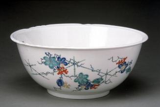 Bowl with grapevine and bird decoration