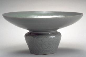 Spittoon with peony design