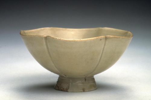 Bowl with six-lobed sides