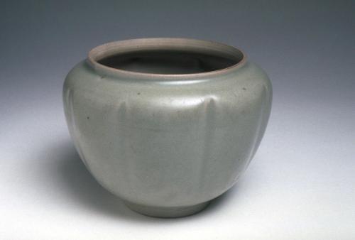 Melon-shaped jar with lid