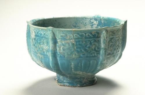 Footed bowl