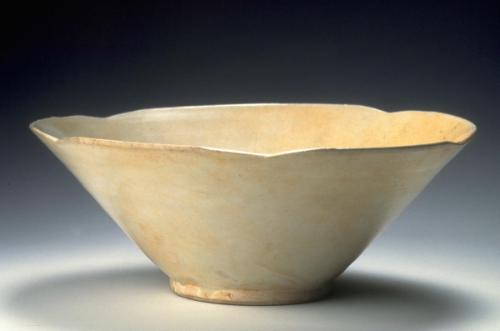 Bowl with five-lobed rim