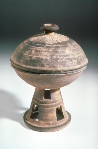 Pedestal bowl with lid