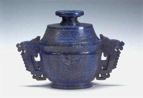 Vessel in the ancient bronze form gui