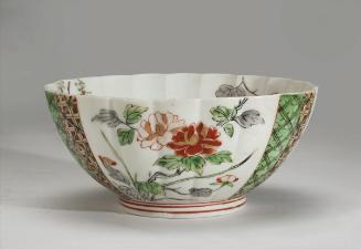 Scalloped bowl with peony decoration