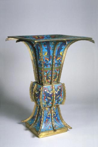 Large square gu-shaped vase with flaring lip