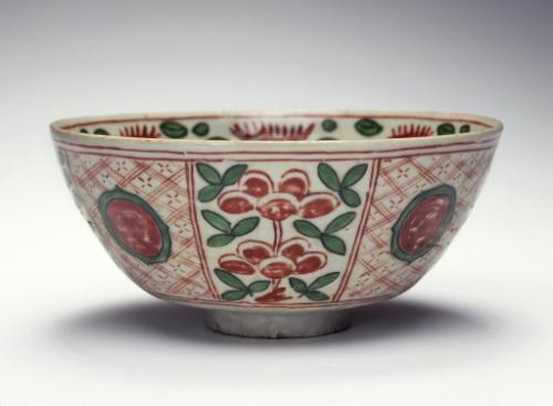 Bowl with lion