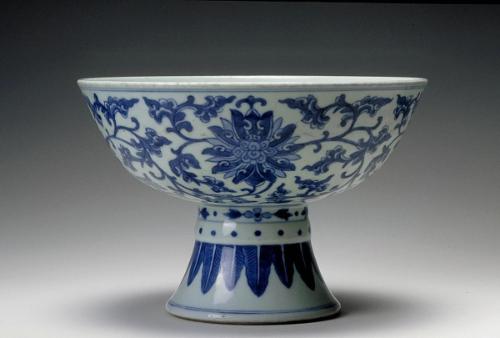 Stem bowl with lotus scrolls