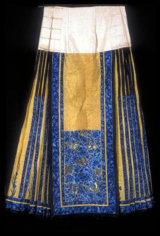 Woman's pleated skirt