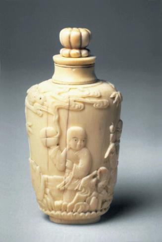 Snuff bottle with the Two Immortals of Harmony and Mirth