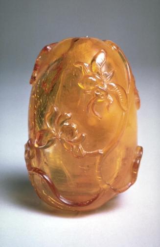 Snuff bottle in the shape of a melon with a butterfly