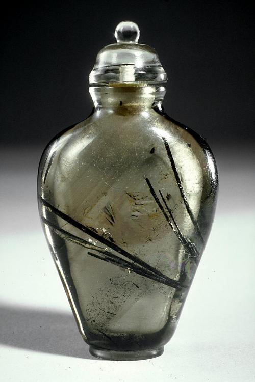 Snuff bottle