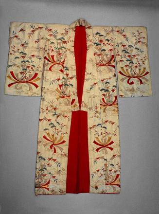 Long-sleeved kimono with auspicious motifs