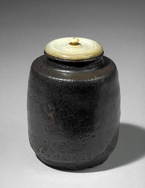 Thick tea container (chaire)