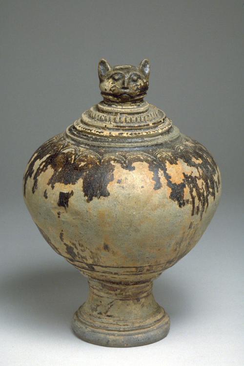 Lidded urn