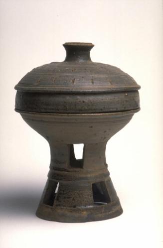 Pedestal cup with cover