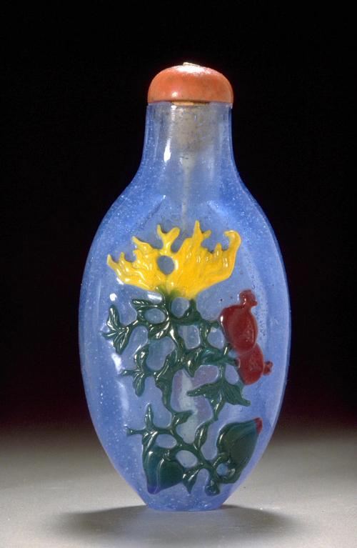 Snuff bottle decorated with "Three Plenties"