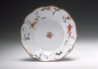 Lobed dish with flower decoration