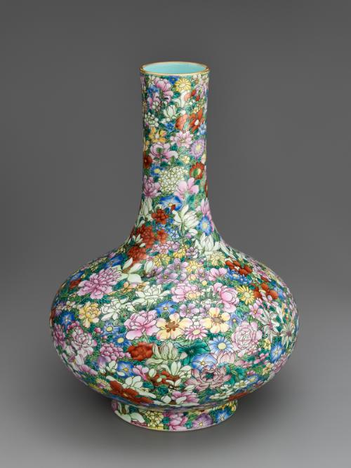 Vase with “hundred flowers” decoration