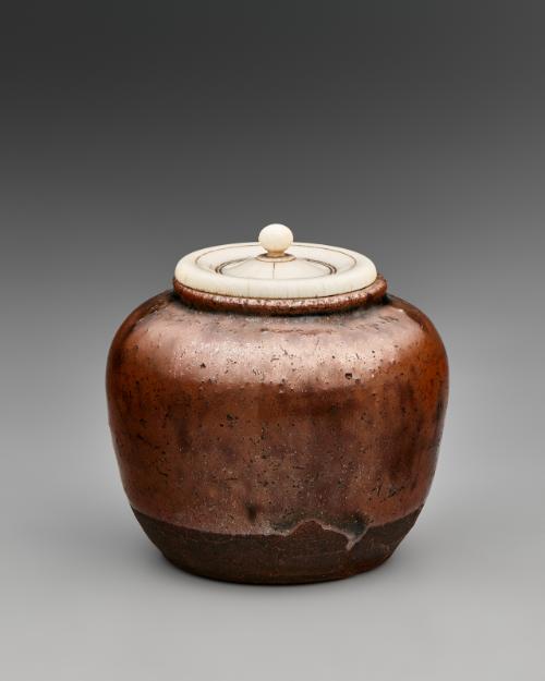 Thick tea container (chaire)