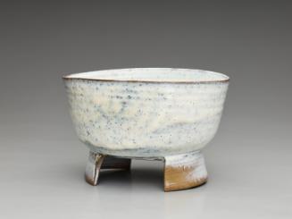 Bowl with split foot