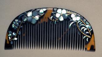 Comb with blossoming flower design