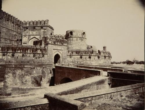 A view of Agra (?) fort