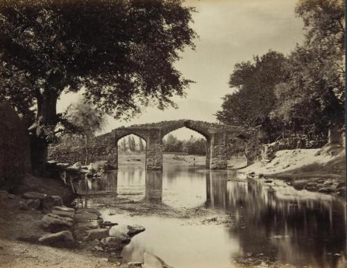 Srinagar, Bridge built by Akbar