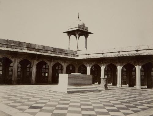 Tomb--Akbar