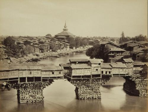 Srinagar -- Bridge of shops