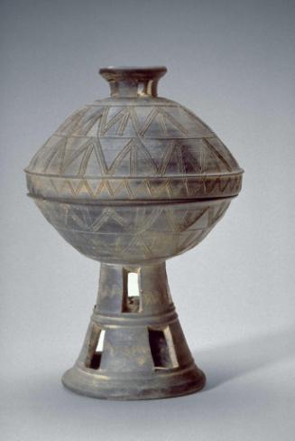 Pedestal cup with cover