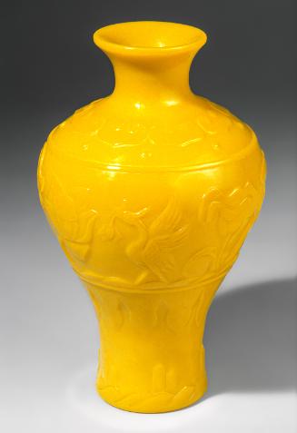 Vase with the scenery of a lotus pond